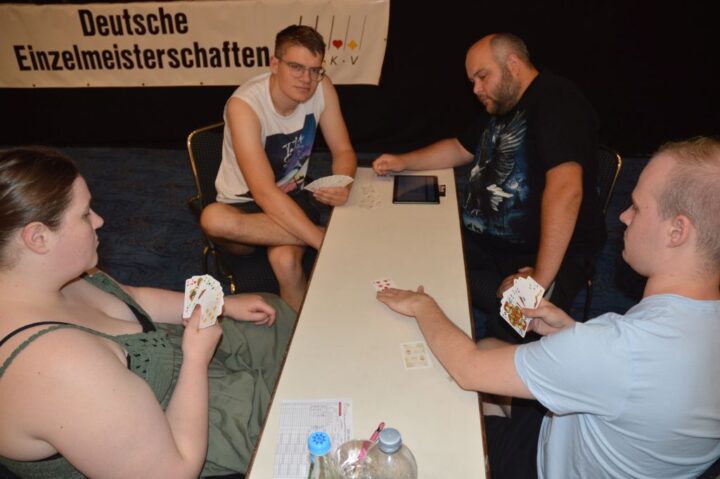 Junge Leute Serie 2 Tisch 1