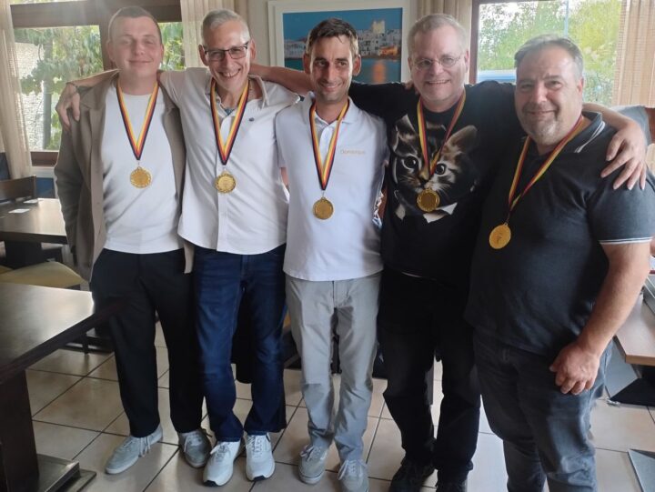Platz 1 Die Mauerblümchen II