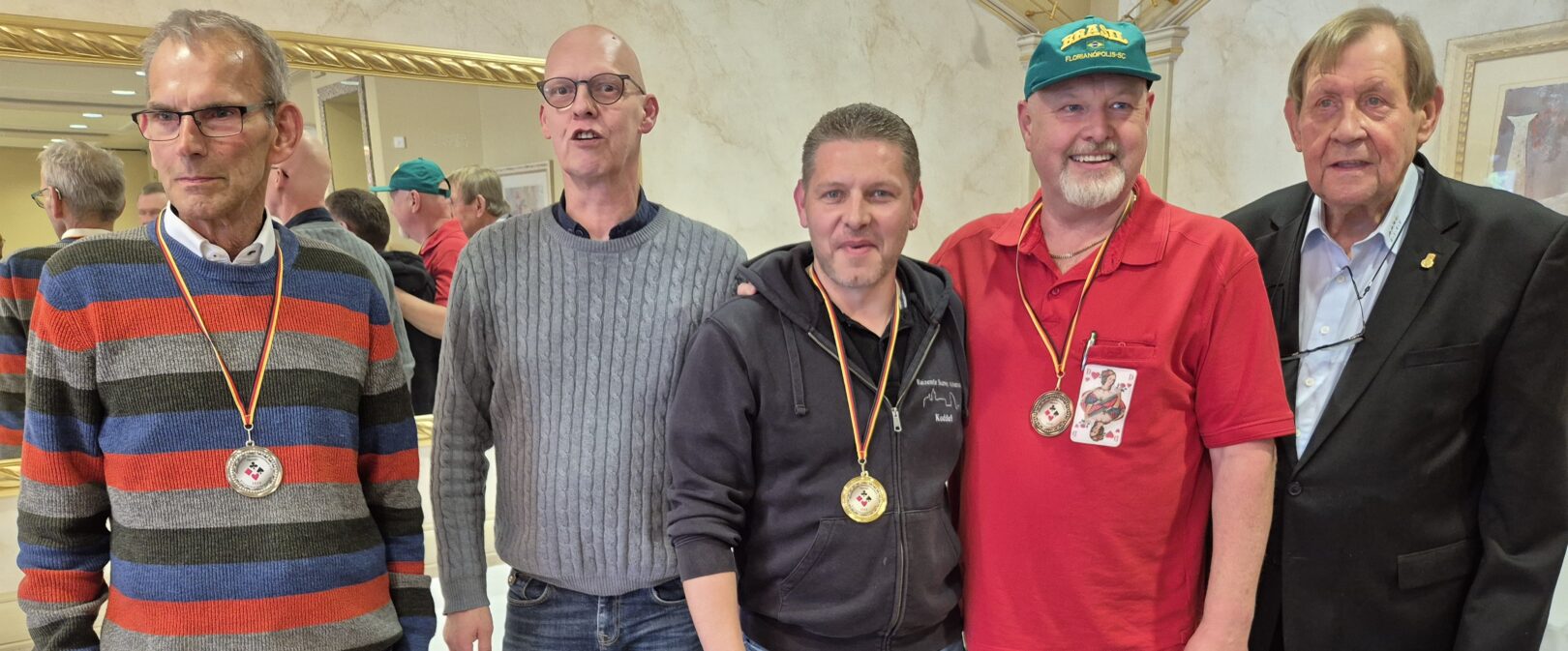 Die Sieger der LVEM mit dem Präsidenten und dem Vize-Präsidenten