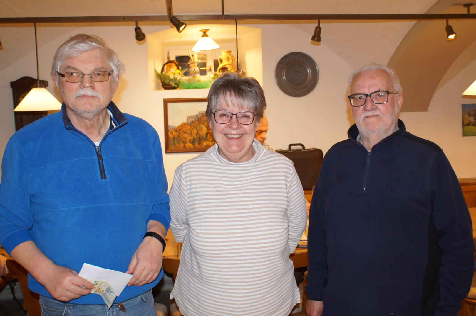 OfrSkV-Präsidentin Hannelore Haase mit Helmut Ullrich (r) und H.-J. Günter (l)